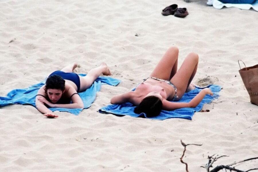 Free porn pics of Natalie Portman Topless Nipples Small Tits Bikini Beach 6 of 10 pics