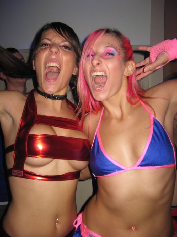 Free porn pics of UK nightclub girls - nipslips flashing voyeur 17 of 36 pics
