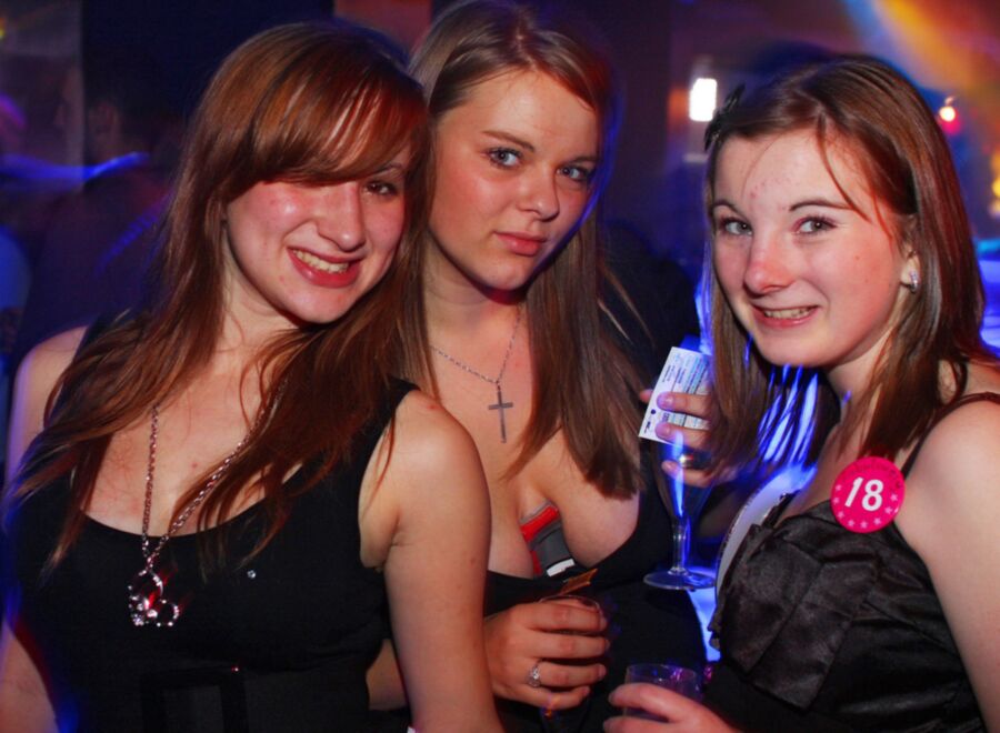 Free porn pics of UK nightclub girls - nipslips flashing voyeur 6 of 36 pics