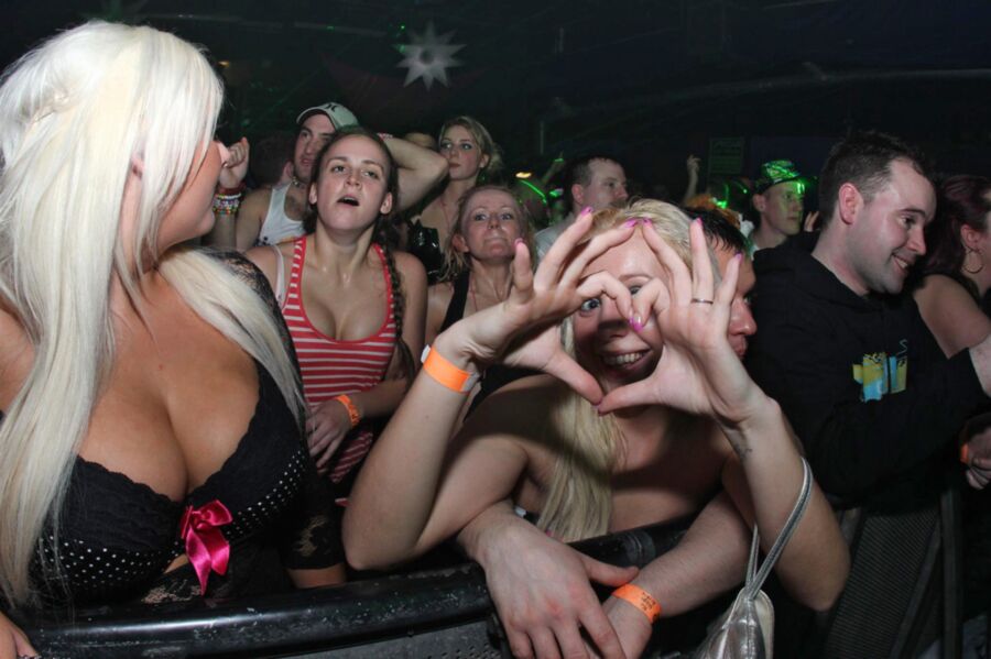 Free porn pics of UK nightclub girls - nipslips flashing voyeur 11 of 36 pics