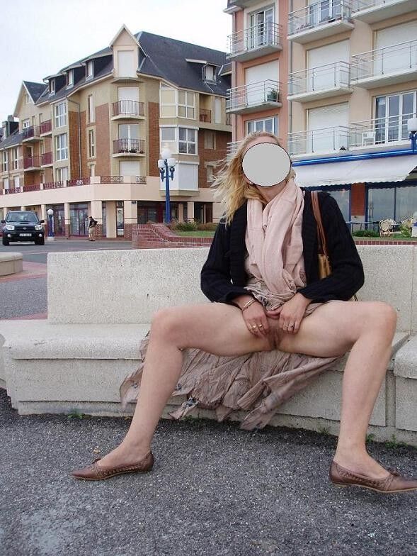 Free porn pics of Mature French exhibitioniste and standing outdoors pisser 1 of 8 pics