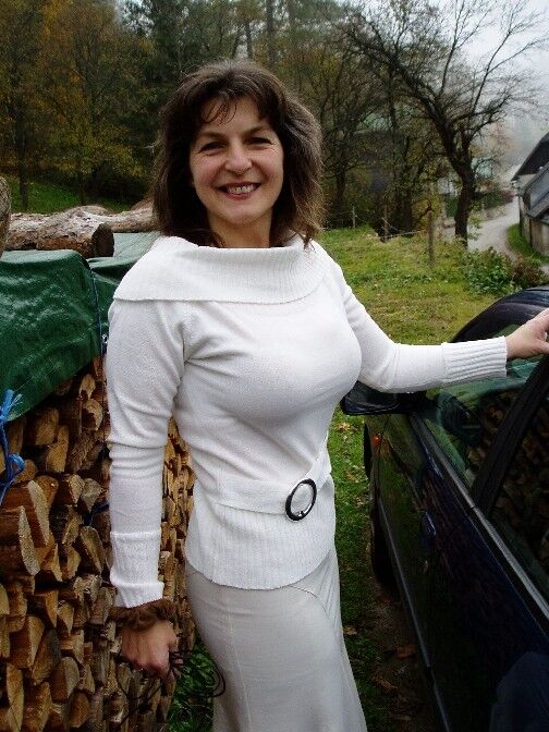 Free porn pics of Audrey-she shows us all how- and how a perfect milf should be 1 of 67 pics