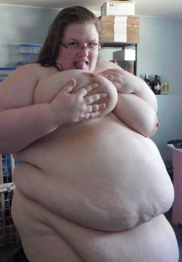 Free porn pics of Crystal Massive Belly 3 of 12 pics