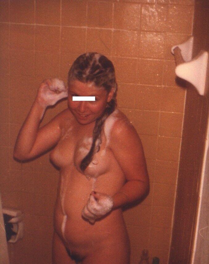Free porn pics of Sammi in the shower, full bush 13 of 16 pics
