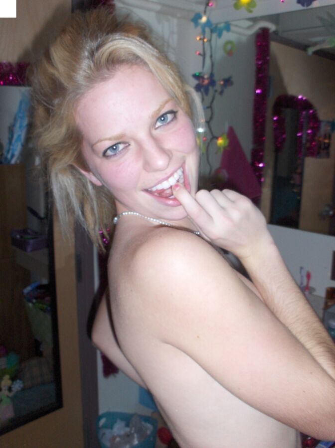 Free porn pics of sexy blonde posing in her dorm 1 of 17 pics