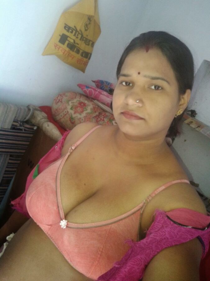 Free porn pics of Horny Indian housewife 2 of 6 pics