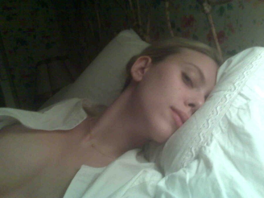 Free porn pics of Scarlett Johansson 3 of 5 pics