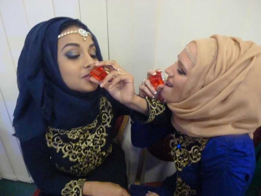Free porn pics of Hijabi bengali muslim sisters nieces sluts 5 of 18 pics