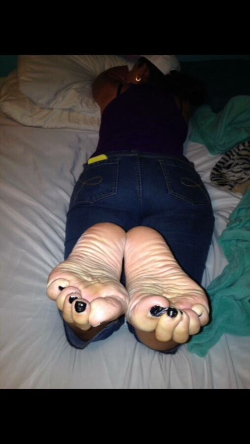 Free porn pics of like my wifes wrinkled soles? let me know 7 of 7 pics