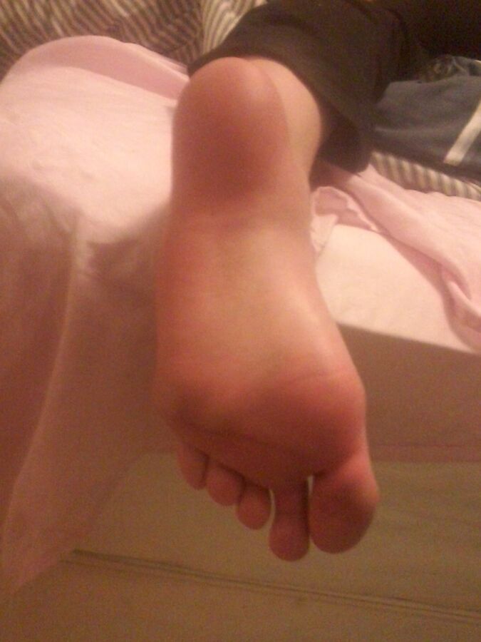 Free porn pics of long toes and high arches :) 5 of 14 pics