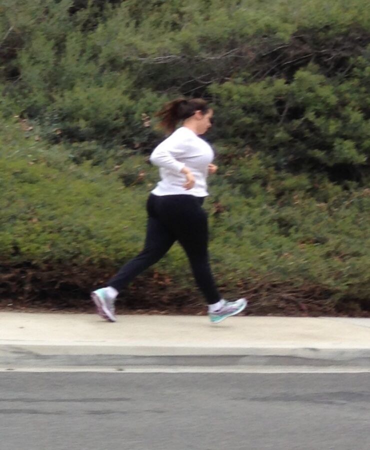 Free porn pics of A fat cow on a run 1 of 4 pics