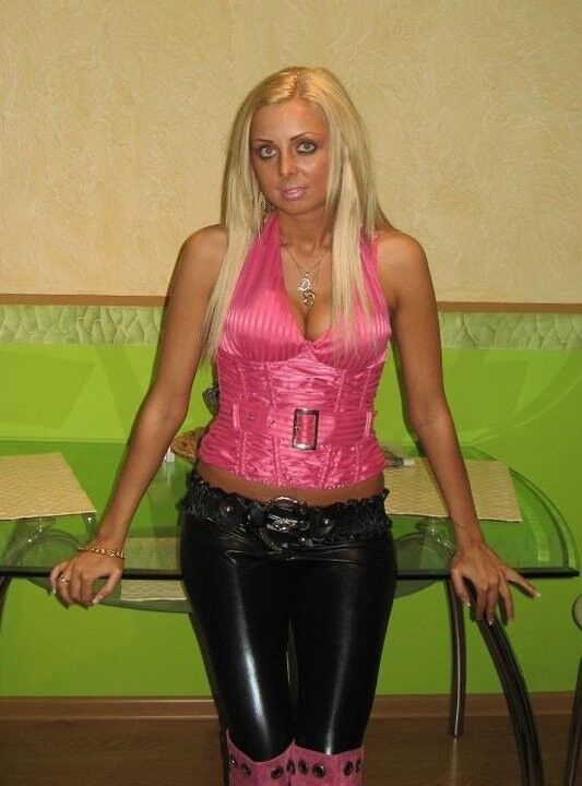 Free porn pics of Compensate looks by dressing like a willing leather slut 10 of 22 pics
