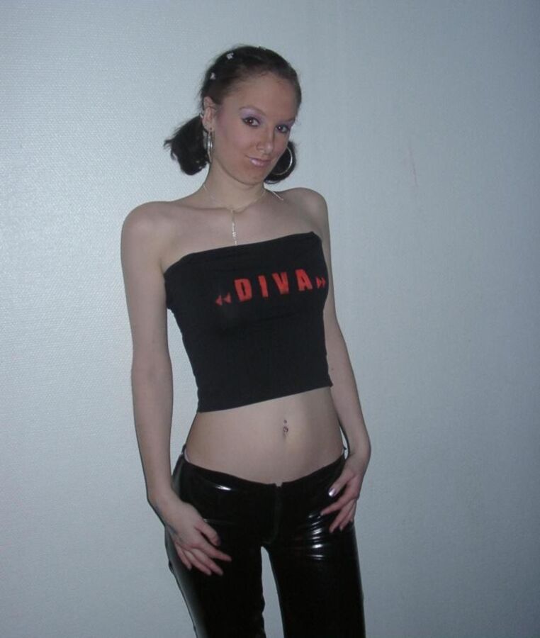 Free porn pics of Compensate looks by dressing like a willing leather slut 2 of 22 pics