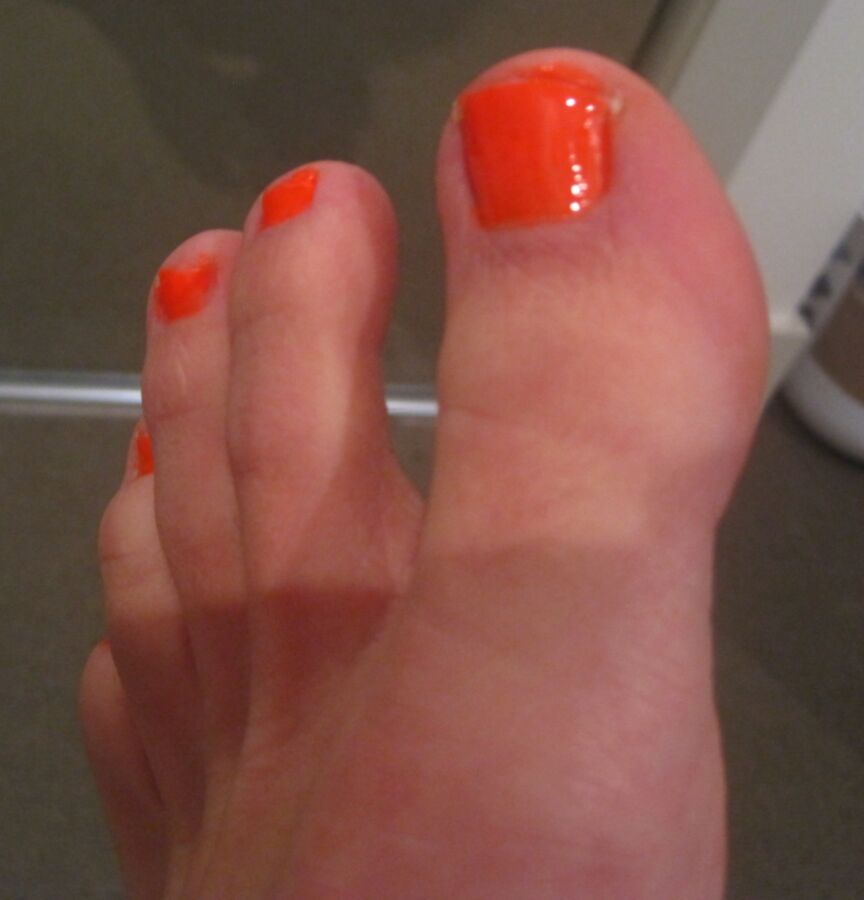Free porn pics of McFeetys Slutty painted toes 9 of 40 pics