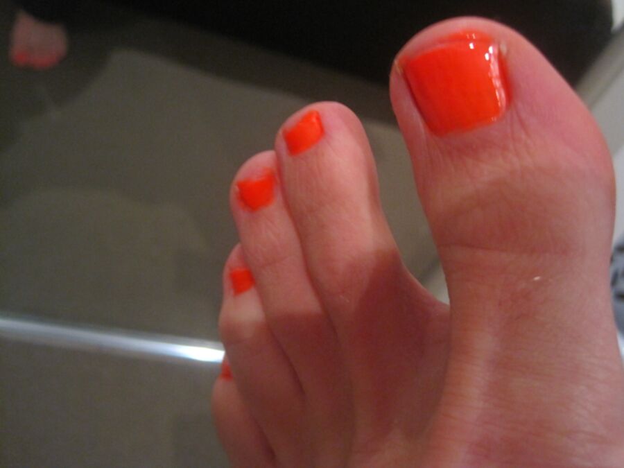 Free porn pics of McFeetys Slutty painted toes 11 of 40 pics