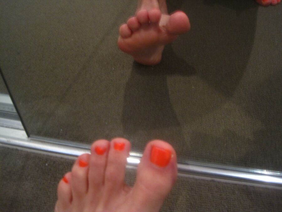 Free porn pics of McFeetys Slutty painted toes 10 of 40 pics