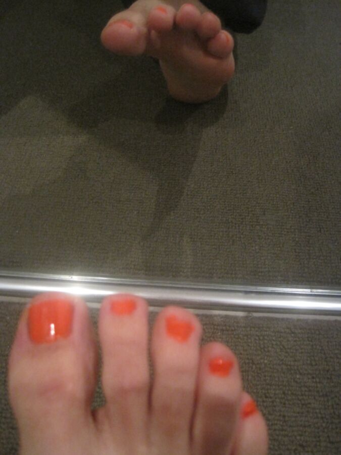 Free porn pics of McFeetys Slutty painted toes 3 of 40 pics