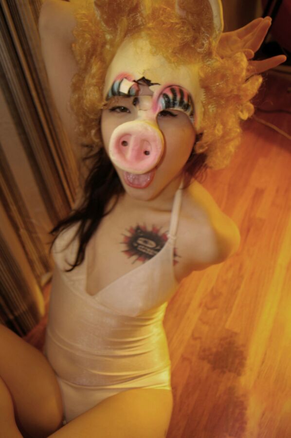 Free porn pics of Sarah - Nom Nom Nom Little Piggy 1 of 129 pics