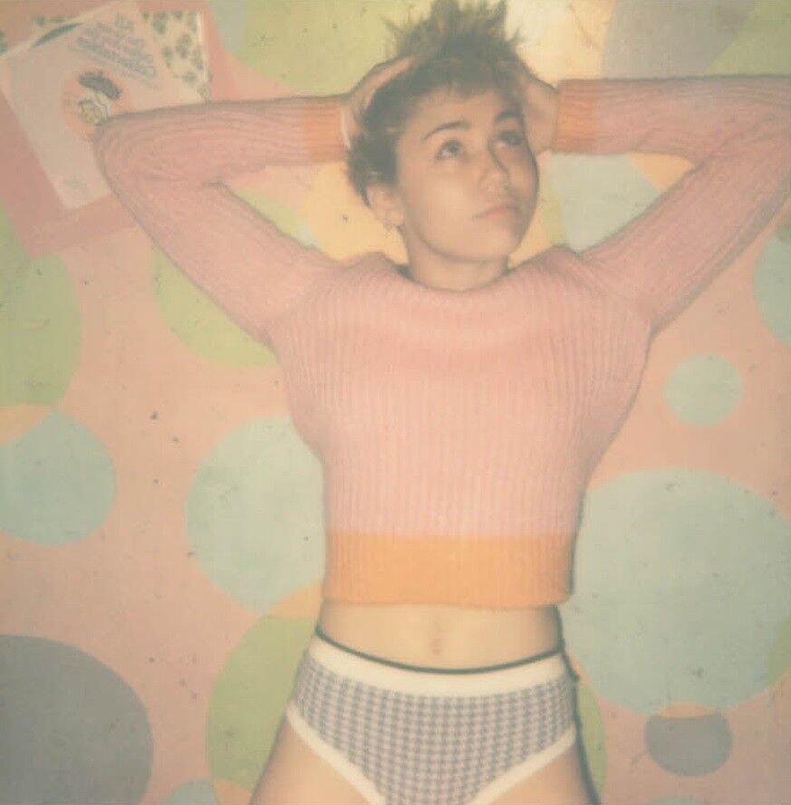 Free porn pics of MILEY CYRUS TOPLESS AGAIN IN V MAGAZINE 2 of 9 pics