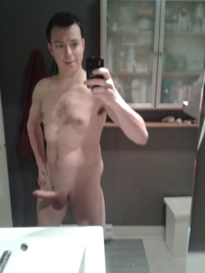 Free porn pics of Montreal nudity 1 of 17 pics