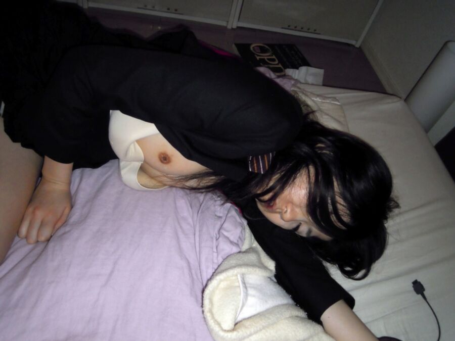 Free porn pics of Passed out Asian girl exposed 13 of 24 pics