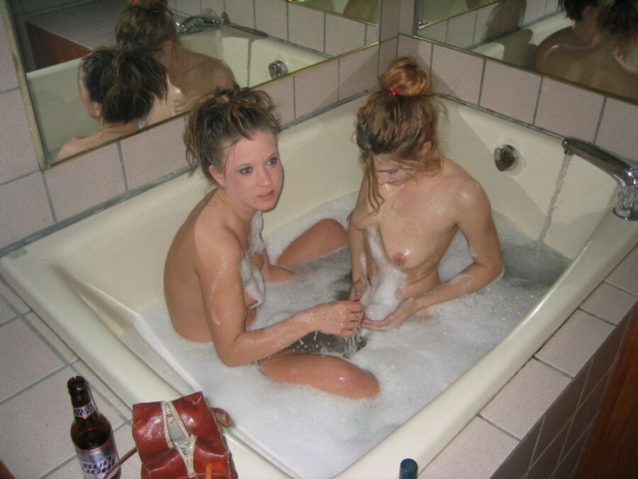 Free porn pics of girlfriends in the bath 8 of 76 pics