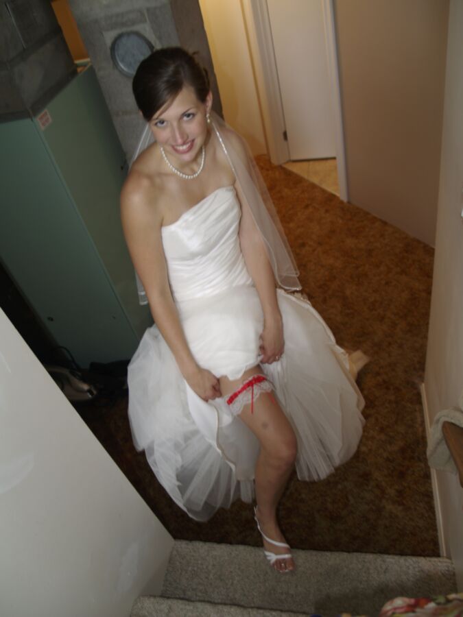 Free porn pics of Hot Midwest bride exposed 20 of 22 pics