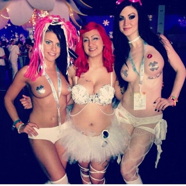 Free porn pics of Some Rave Chick  12 of 36 pics