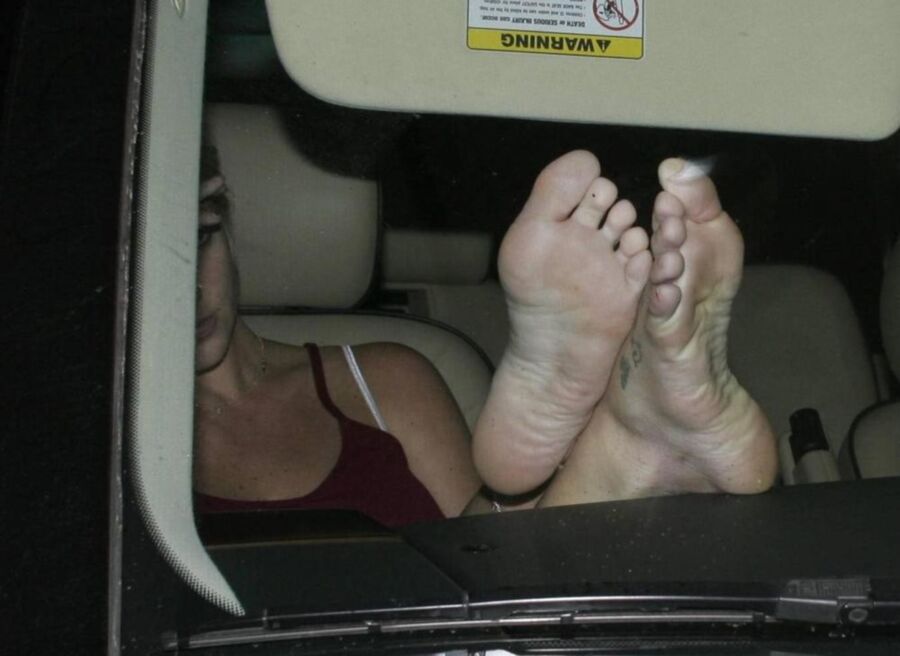 Free porn pics of BRITNEY SPEARS FEET TO JERK OFF N CUM OVER  2 of 8 pics