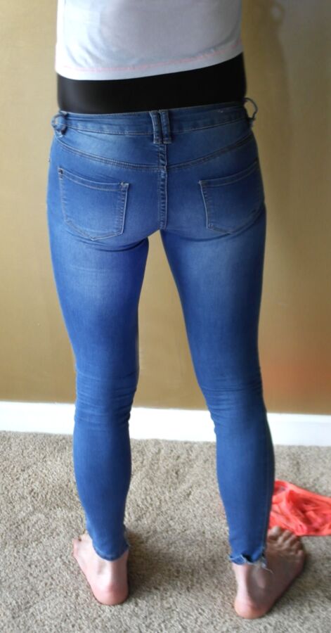 Free porn pics of tight ass jeans 2 of 8 pics
