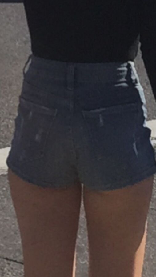 Free porn pics of Hot teen with AMAZING ass and legs walking around Hollywood 4 of 4 pics