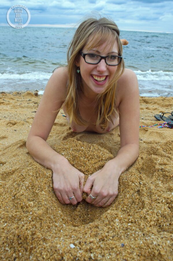 Free porn pics of Evie beach pee 5 of 99 pics