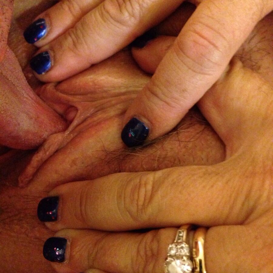 Free porn pics of Mike and Sonya T., South Carolina mature couple, into her feet 16 of 404 pics