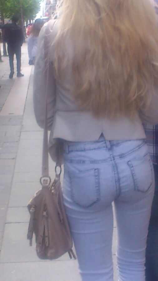 Free porn pics of Dumb blonde asswhore on the streets of Glasgow 10 of 13 pics