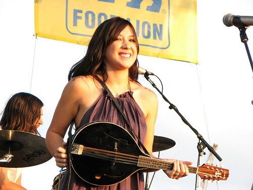 Free porn pics of Michelle Branch gave me a woody singing about her secret garden 11 of 12 pics