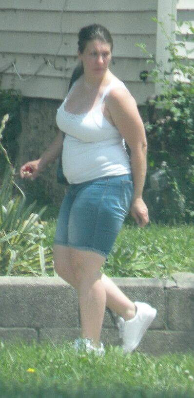 Free porn pics of SUPER HOT Plump Chubby Belly Street Girl TIGHT JEANS 13 of 17 pics