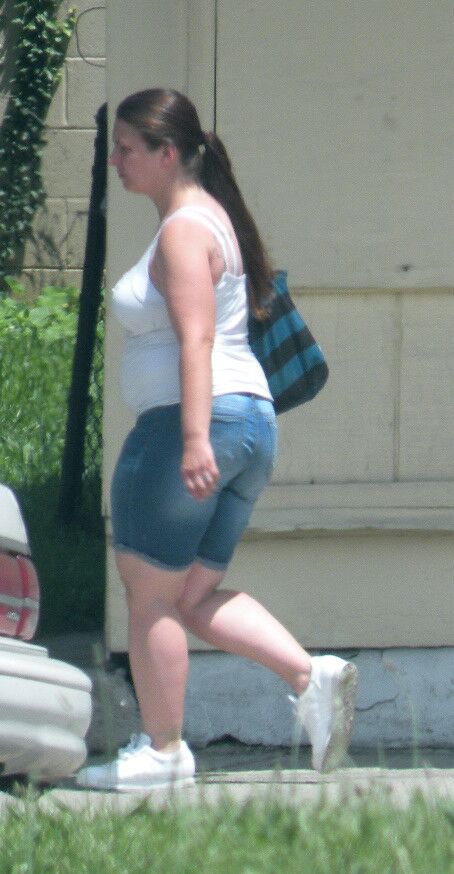 Free porn pics of SUPER HOT Plump Chubby Belly Street Girl TIGHT JEANS 7 of 17 pics