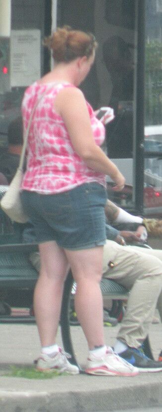 Free porn pics of Thick Bus Stop girl, belly and hips 6 of 7 pics