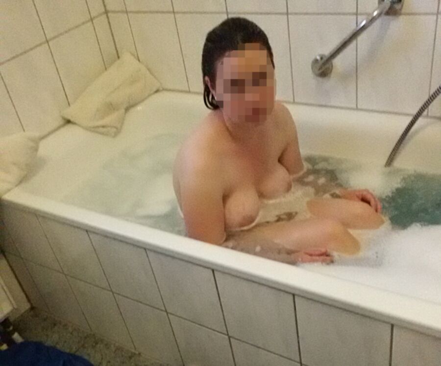 Free porn pics of Meine pummelige Frau beim Baden / my chubby wife bathing 2 of 7 pics