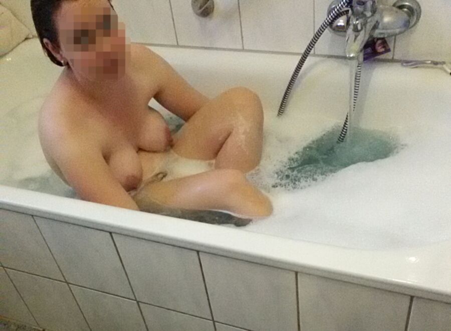 Free porn pics of Meine pummelige Frau beim Baden / my chubby wife bathing 1 of 7 pics