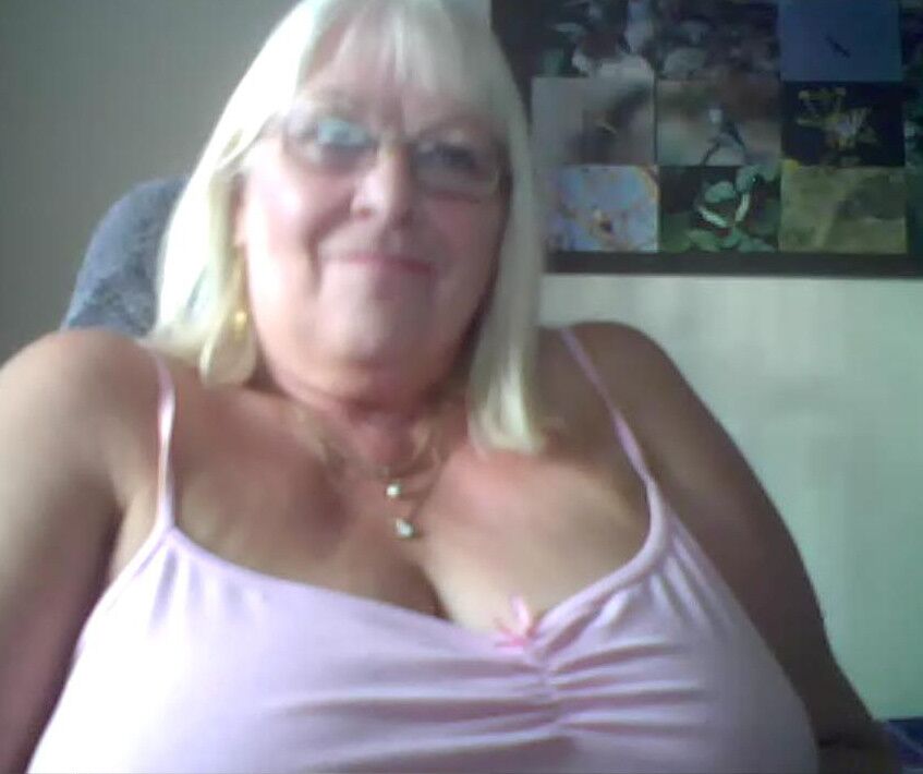 Free porn pics of Sue - UK Granny big tits 19 of 20 pics