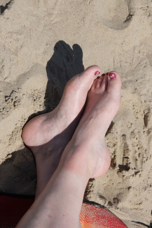 Free porn pics of sand feet 1 of 41 pics