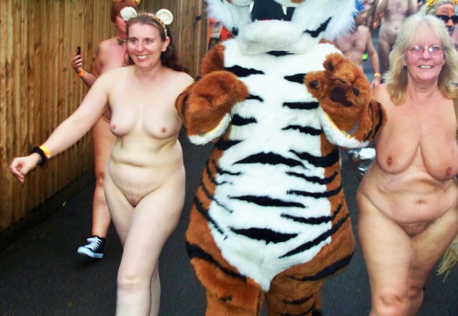 Free porn pics of London Zoo naked sluts 18 of 42 pics