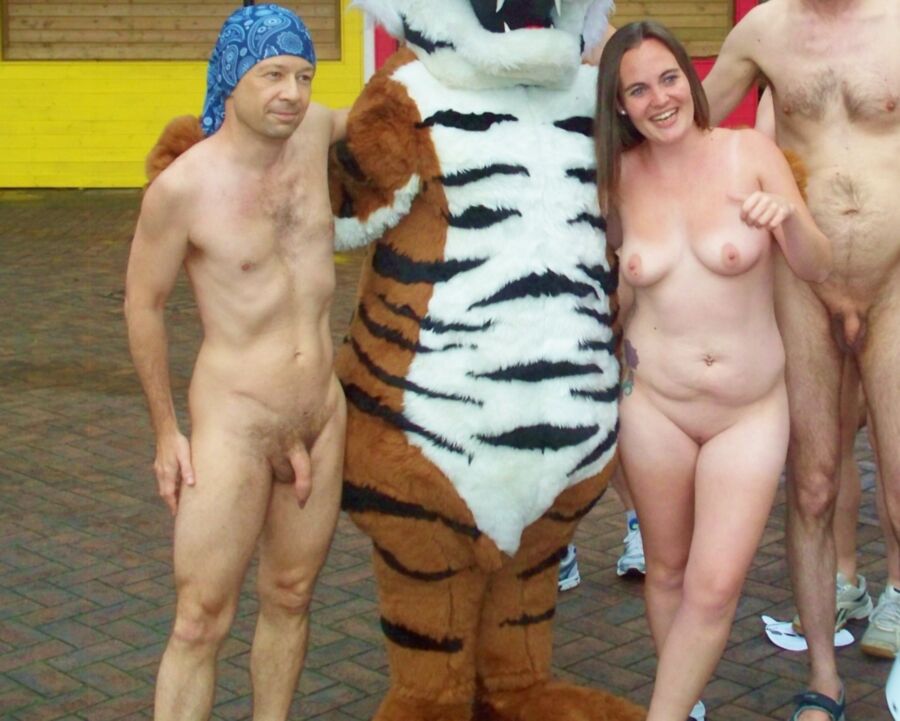 Free porn pics of London Zoo naked sluts 10 of 42 pics