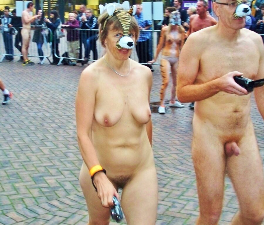 Free porn pics of London Zoo naked sluts 12 of 42 pics