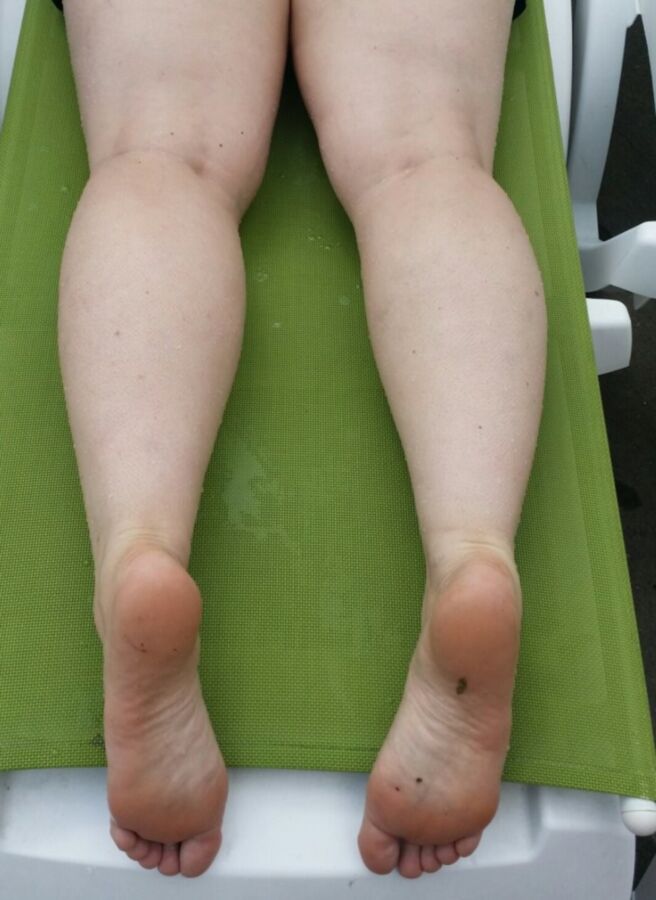 Free porn pics of feet and legs 13 of 17 pics