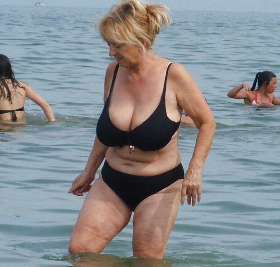 Free porn pics of Thick Mature exposed at the beach 22 of 23 pics