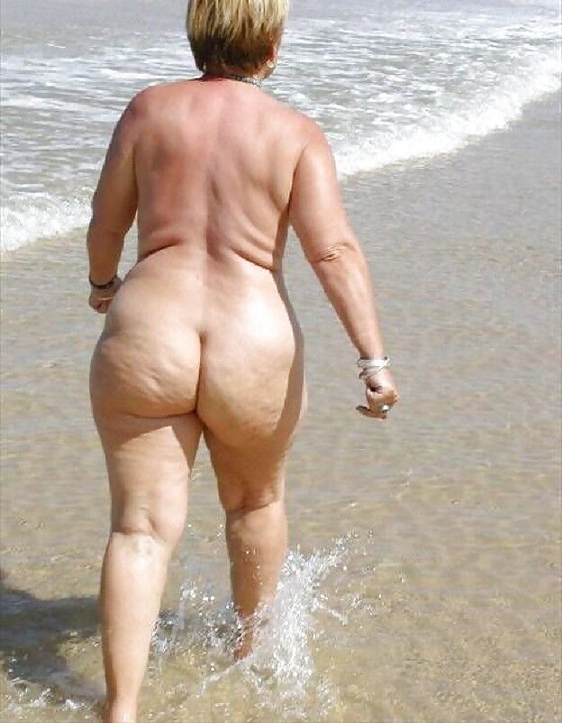 Free porn pics of Thick Mature exposed at the beach 3 of 23 pics