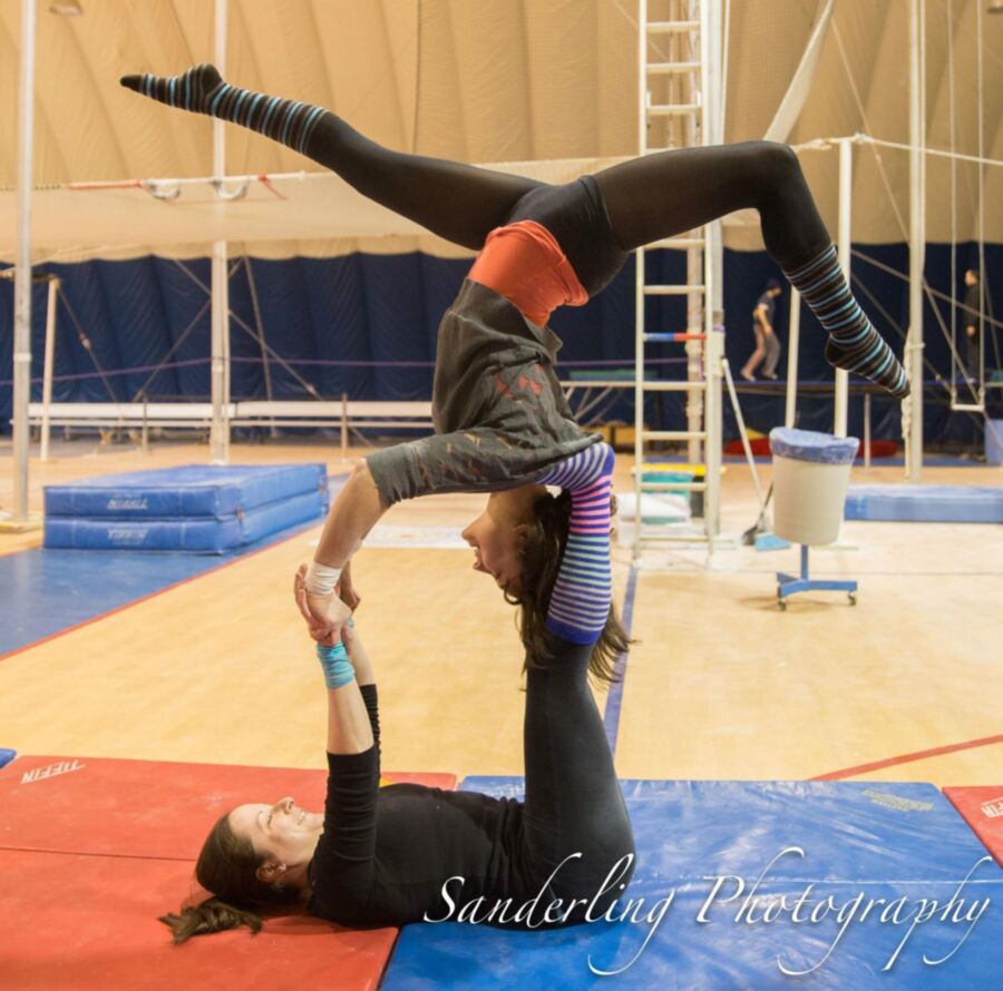 Free porn pics of Flexible stuntwoman gymnastics 6 of 44 pics