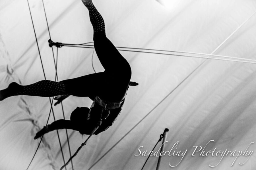 Free porn pics of Flexible stuntwoman gymnastics 19 of 44 pics